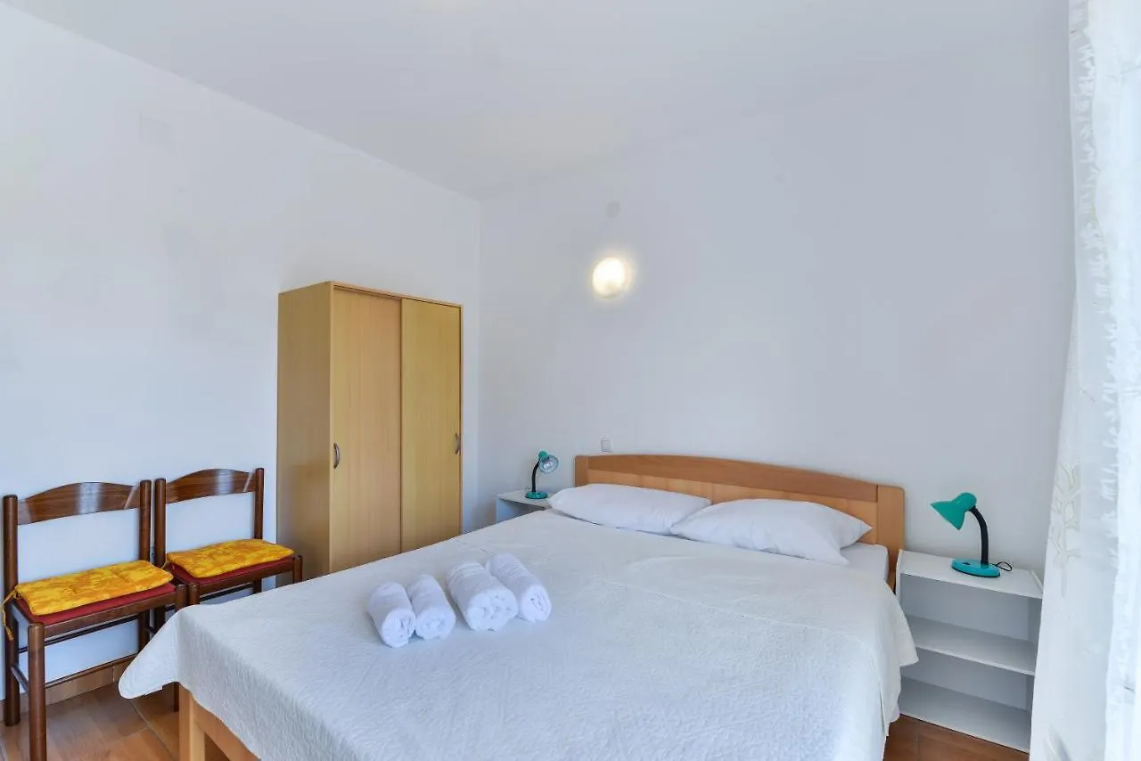 Apartments Citrus 0*, Turanj