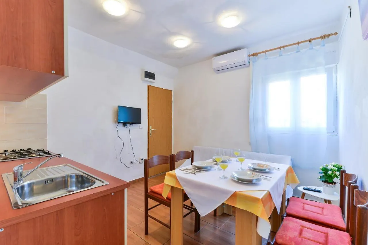 Apartments Citrus  Turanj