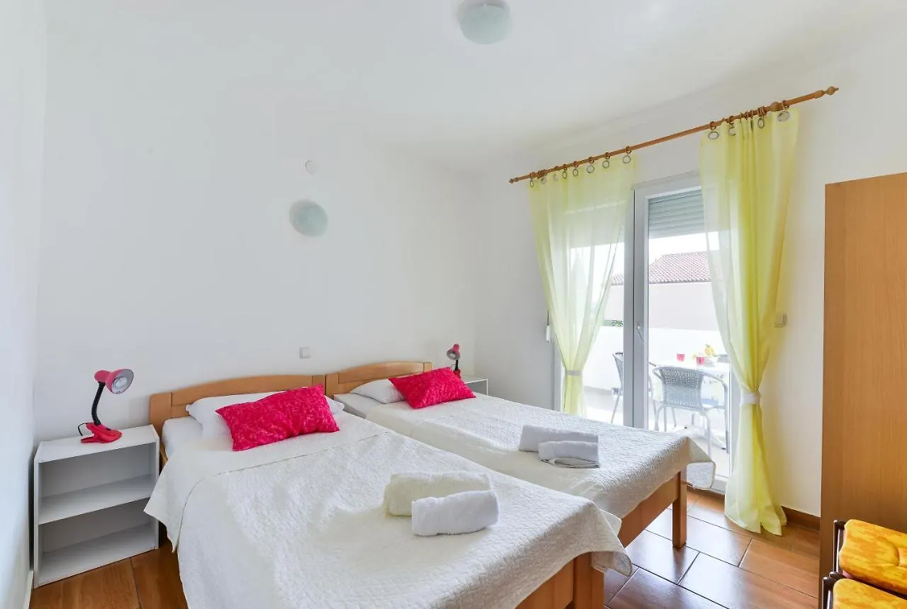 Apartments Citrus 0*, Turanj